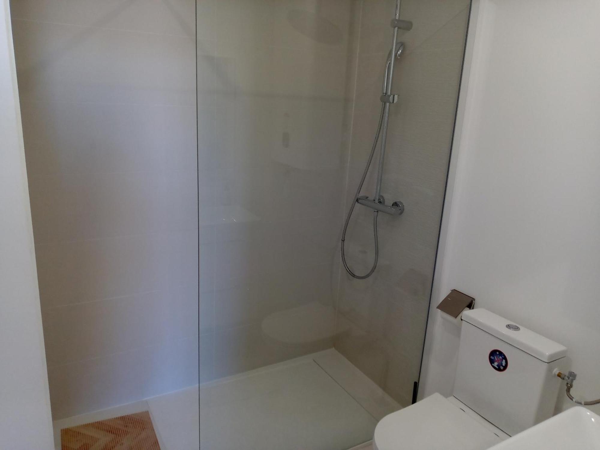 Quartier Le Plus Anime De Marseille "La Plaine Cours Julien "Chambre Avec Salle De Bain Wc Privee Integrees "Dans Appartement Szoba fotó